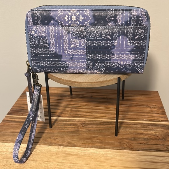 Sonoma Print Wristlet Wallet - Picture 2 of 6